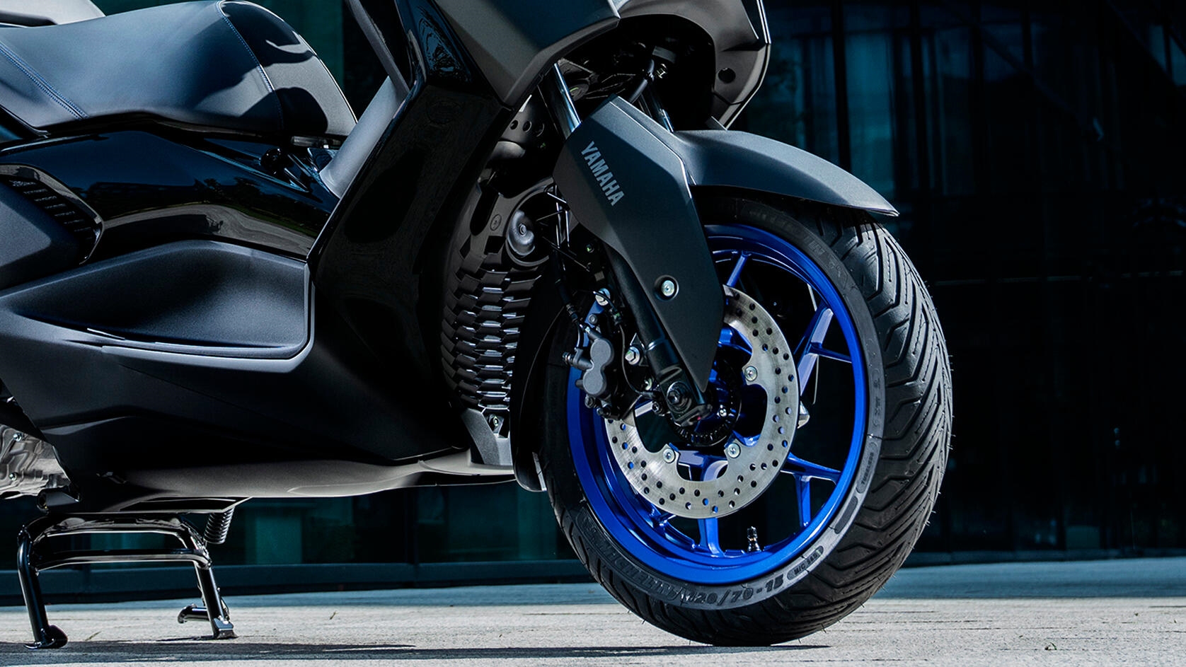 2025-Yamaha-XMAX300A-EU-Detail-010-03