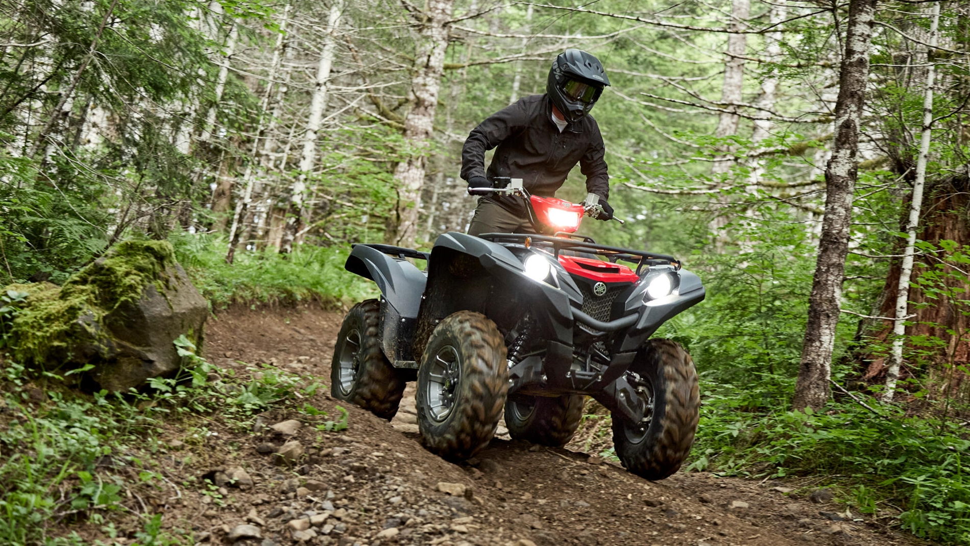 2025-Yamaha-YFM700FWAD-25-EU-Grey_Metallic_Red-Action-001-03