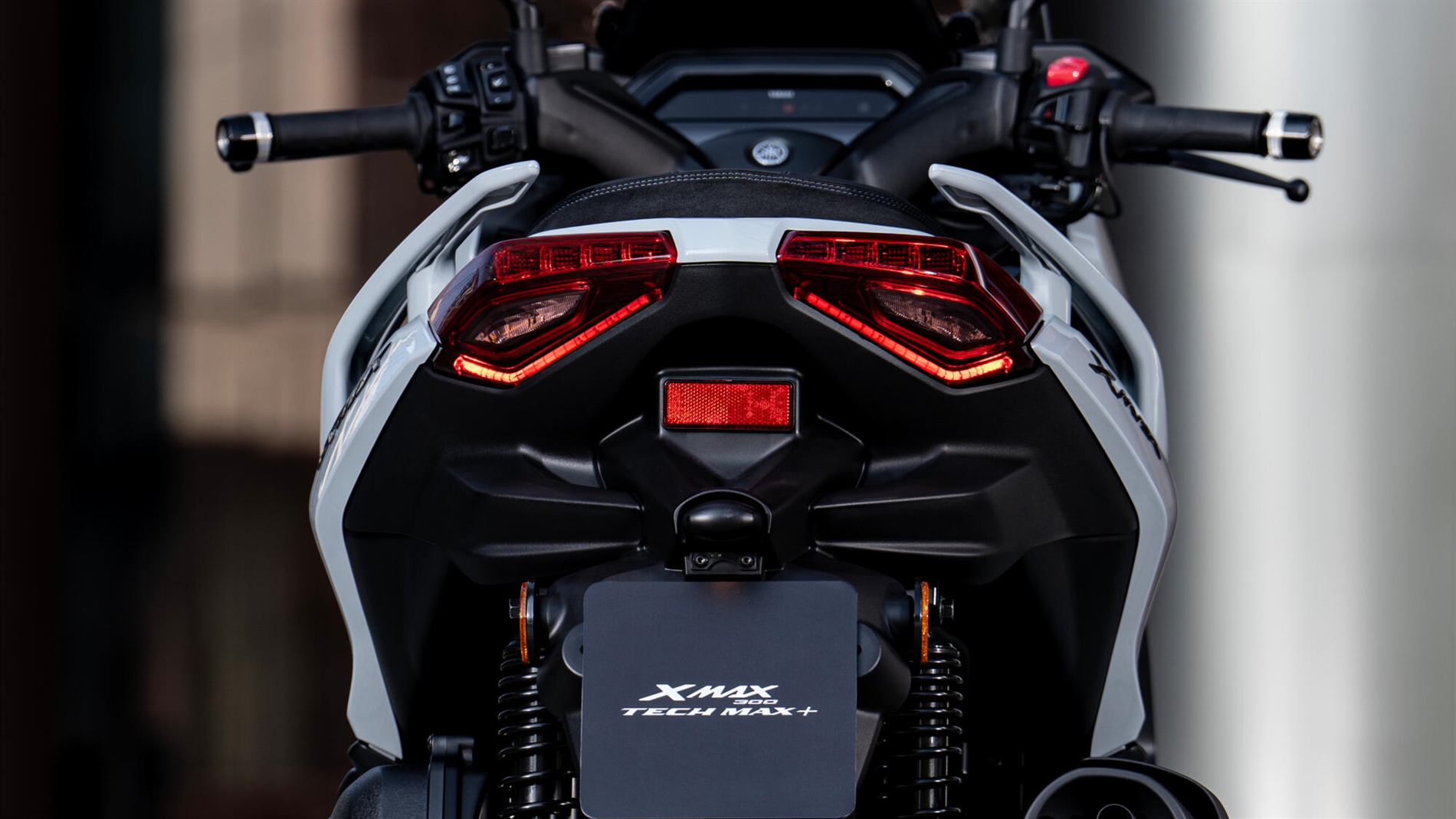 2025-Yamaha-XMAX300ASVH-EU-Detail-011-03